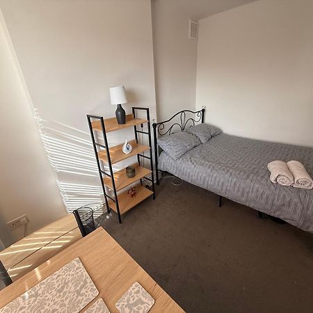 Cosy Victorian Guest Room ลอนดอน ภายนอก รูปภาพ