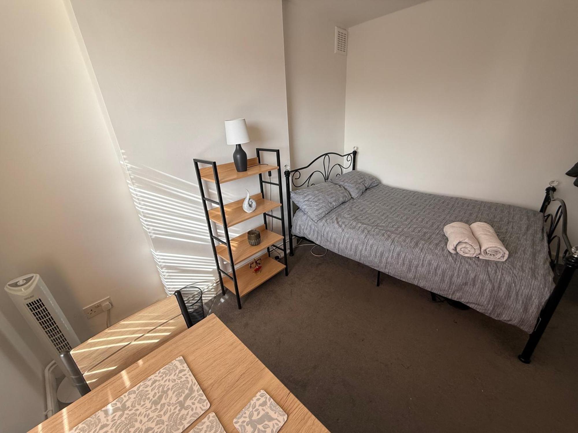 Cosy Victorian Guest Room ลอนดอน ภายนอก รูปภาพ